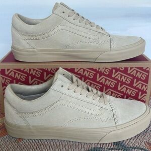 Vans Men’s Old Skool
Mono Suede Tan
VN000CP5TAN
Sneakers